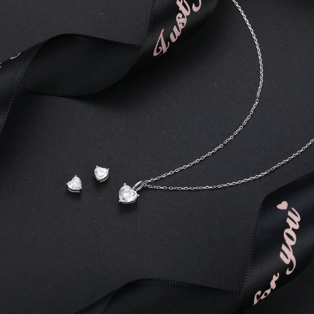 Moissanite-heart-sliver-Necklaces